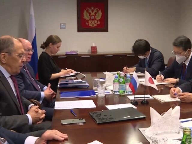 Острова РФ под прицелом: Япония выбрала путь к Курилам через мирный договор