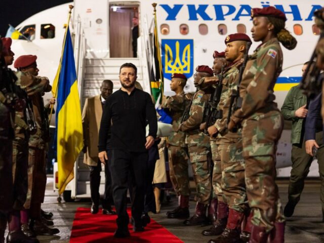 Киев прикрылся конституцией: глава Украины объяснил решение по Крыму