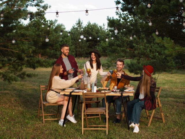 Затратный летний отдых: россиянам рассказали о ценах на корзину для пикника