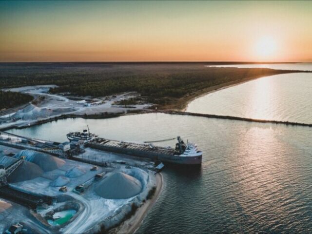 Удар по «теневому флоту»: санкции на Балтике душат порты в Ленобласти