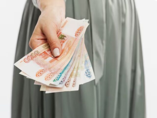 Курс на благосостояния горожан: в Петербурге поставили планку по зарплатам