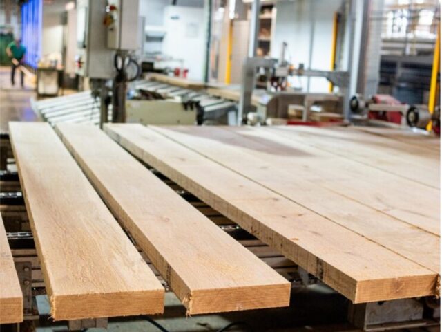 Гигантский завод – банкрот: в Ленобласти пустили на торги стройпредприятие