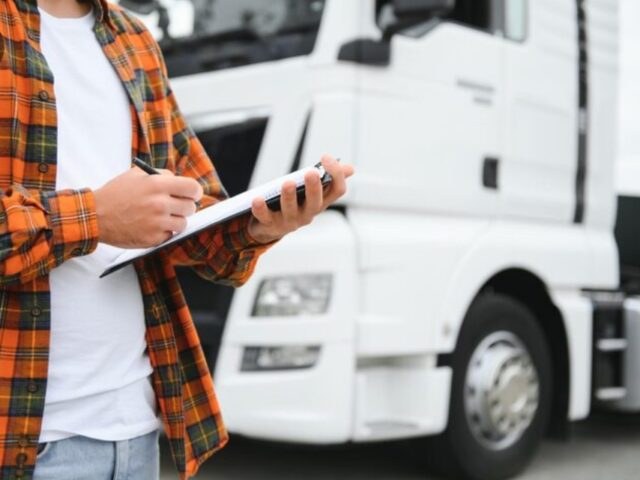 Коллапс прорвали: таможня вывела часть фур из пробок на границе Казахстана