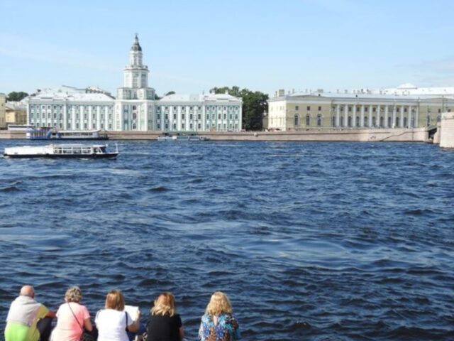 Магнит для богатых: в Петербург заманивают денежных туристов