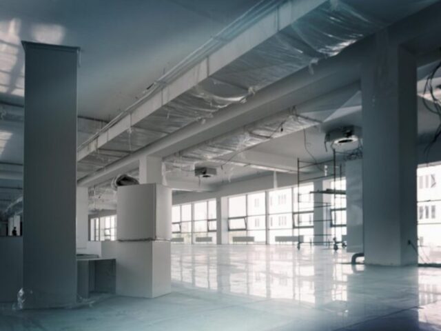 Обвал рынка на треть: промышленные площади Петербурга и Ленобласти опустели