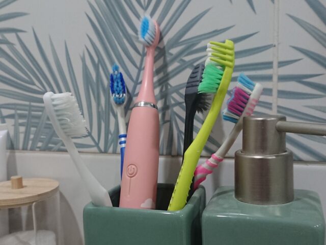 Бизнес-битва в Петербурге: создатель зубной щётки подал полторы сотни исков