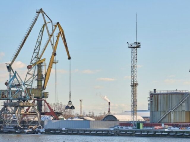 Одни тонут, другие строят корабли: промышленный парадокс Северо-Запада РФ