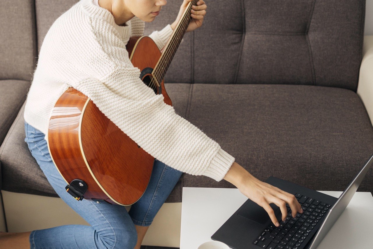 Как правильно выбрать музыкальный инструмент для взрослых и детей