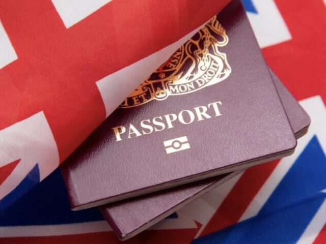 За связи с Россией: бывшего британского полицейского лишили гражданства